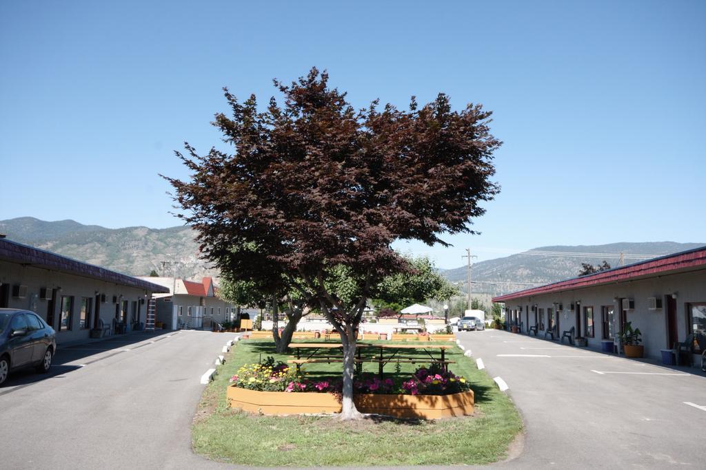 Apple Tree Inn Penticton Exterior photo