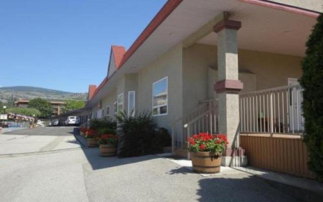 Apple Tree Inn Penticton Exterior photo