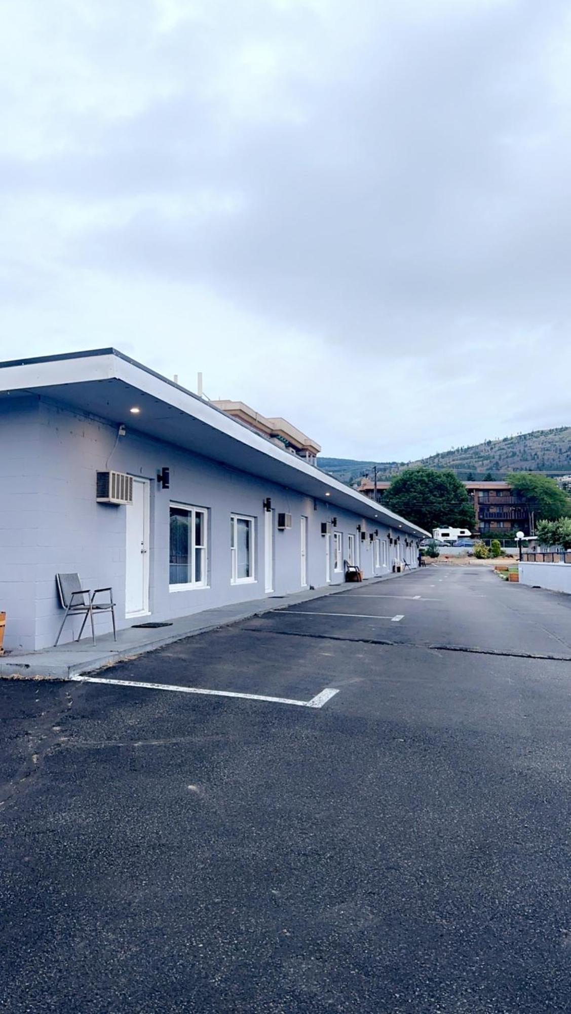 Apple Tree Inn Penticton Exterior photo