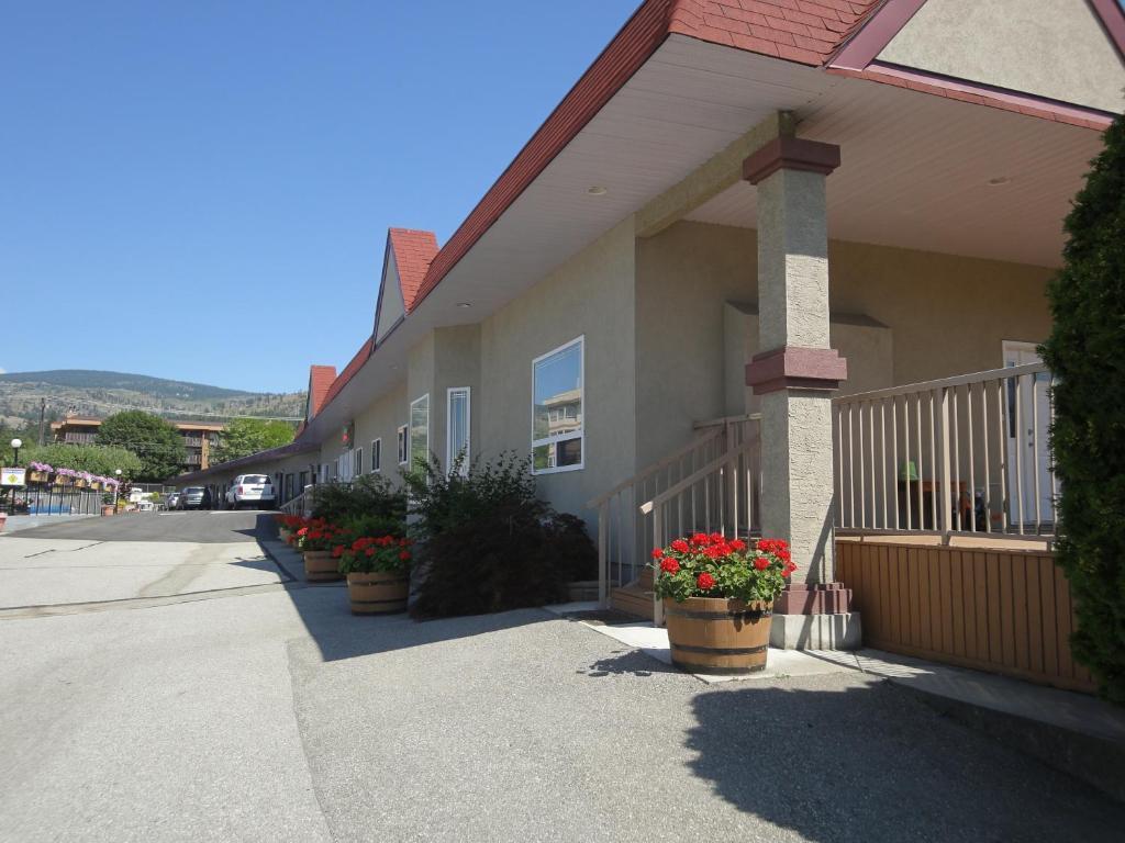 Apple Tree Inn Penticton Exterior photo