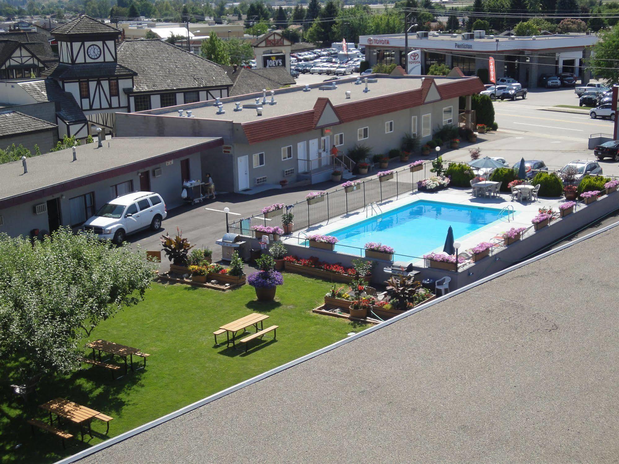 Apple Tree Inn Penticton Exterior photo